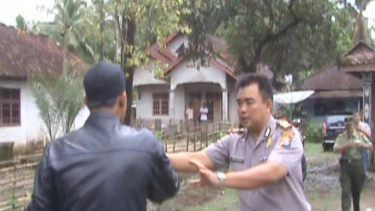 104642_cuplikan-video-penyerangan-jemaah-ahmadiyah_375_211